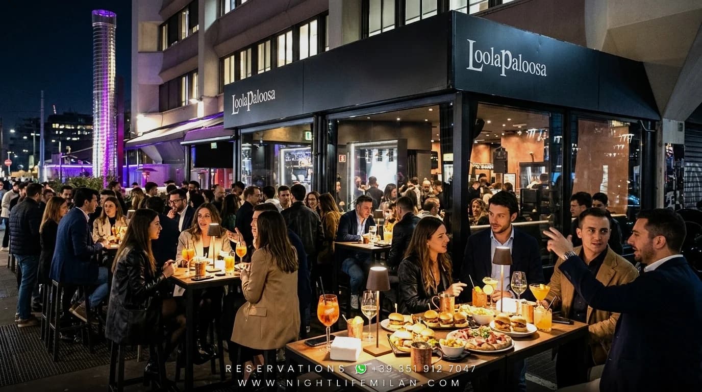 Silvester 2027 Loolapaloosa Milano (Milano): Gala, Club & VIP — Offizielles Event-Plakat · Loolapaloosa Milano Silvester 2027 Loolapaloosa Milano (Milano): Gala, Club & VIP — Offizielles Event-Plakat Loolapaloosa Milano (Singles, Freundesgruppen & Social Tables (23–38 Jahre) · Pailletten-Abendkleid, Samt & dunkler Maßanzug)