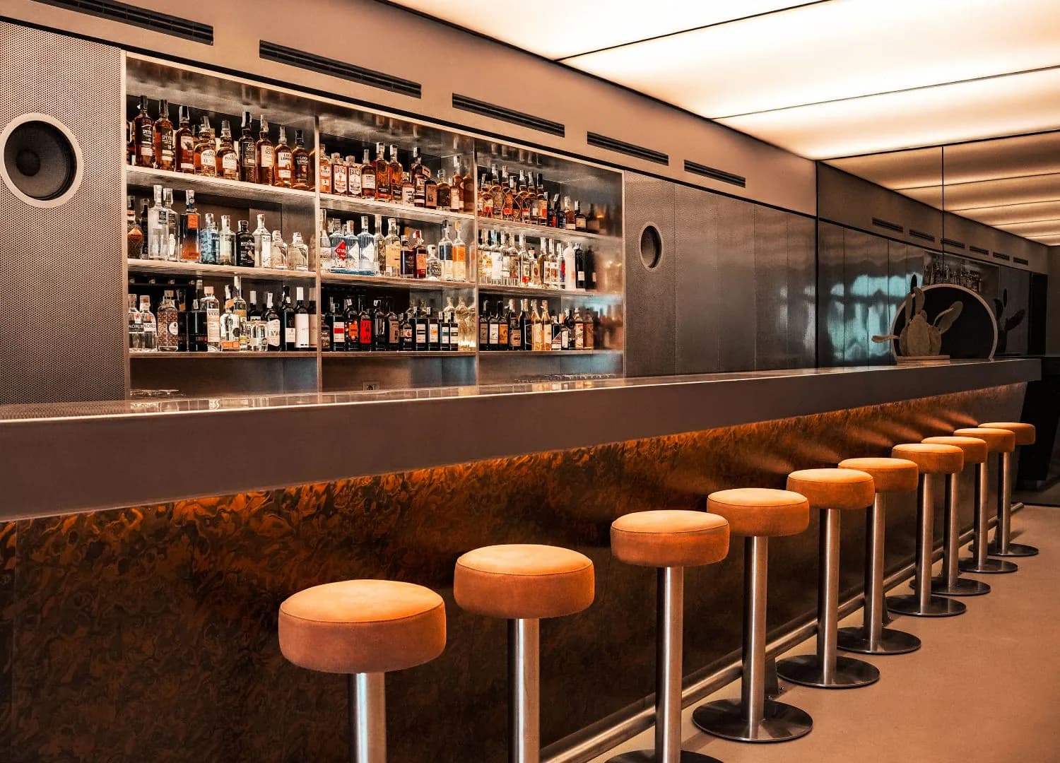 Feat.Barona · Venue interior