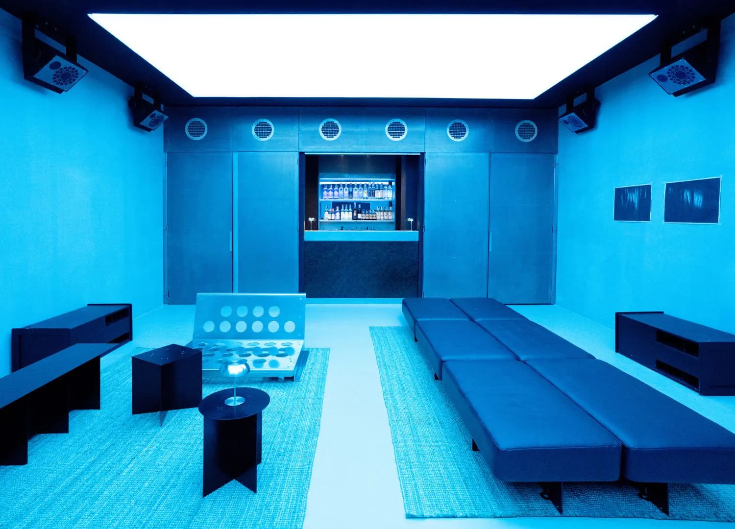 Feat.Barona · Venue interior