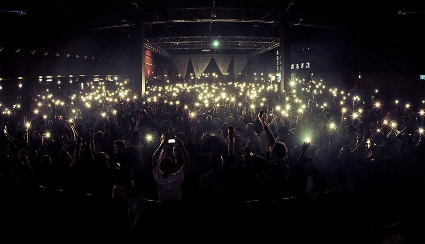 Fabrique Milano: people and coloured lights