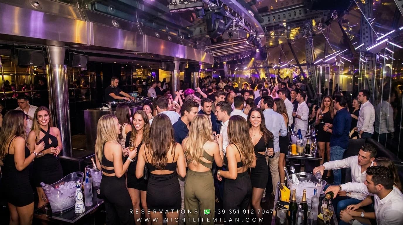 Silvestr 2027 Sesto Senso The Club & Coco Beach / JustMe Garda Lake (Desenzano & Lonato del Garda (BS)): Gala, Club & VIP · Sesto Senso The Club (Lonato/Desenzano) — Singles, Skupiny Přátel a Společenské Stoly (23–38 let) | Flitrové Večerní Šaty, Samet a Tmavý Oblek Silvestr 2027 Sesto Senso The Club & Coco Beach / JustMe Garda Lake (Desenzano & Lonato del Garda (BS)): Gala, Club & VIP (Sesto Senso The Club (Lonato/Desenzano)) — Sesto Senso The Club & Coco Beach / JustMe Garda Lake: Singles, Skupiny Přátel a Společenské Stoly (23–38 let), Flitrové Večerní Šaty, Samet a Tmavý Oblek (Hosté na Parketu a Dress Code)