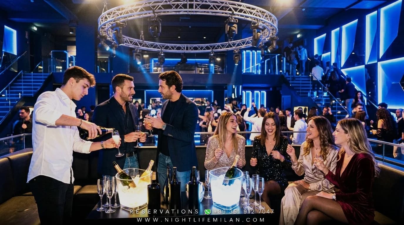 Silvester 2027 Play Club Milano (Milano): Gala, Club & VIP · Programm, Atmosphäre & Ablauf des Silvesterabends — Singles, Freundesgruppen & Social Tables (23–38 Jahre) | Glamour-Clubwear, kurzes Abendkleid & Designerhemd Silvester 2027 Play Club Milano (Milano): Gala, Club & VIP (Programm, Atmosphäre & Ablauf des Silvesterabends) — Play Club Milano: Singles, Freundesgruppen & Social Tables (23–38 Jahre), Glamour-Clubwear, kurzes Abendkleid & Designerhemd (Galadinner, Dinner-Show & Empfang)