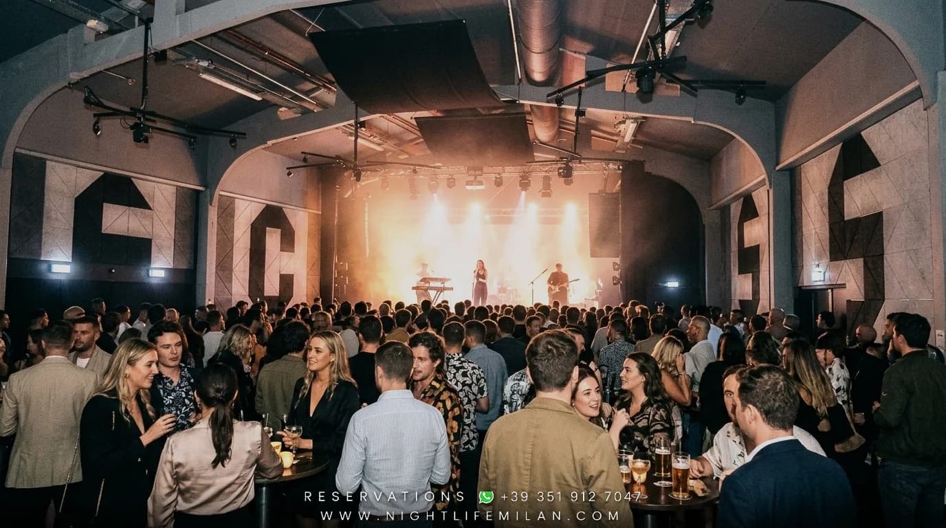 Nova godina 2027 Santeria Toscana 31 (Milano): Gala, Club & VIP · Nova godina 2027 — Program & Format — Samci, Društva Prijatelja i Društveni Stolovi (23–38 god.) | Svečana Haljina sa Šljokicama, Baršun i Tamno Odijelo Nova godina 2027 Santeria Toscana 31 (Milano): Gala, Club & VIP (Nova godina 2027 — Program & Format) — Santeria Toscana 31: Samci, Društva Prijatelja i Društveni Stolovi (23–38 god.), Svečana Haljina sa Šljokicama, Baršun i Tamno Odijelo (Svečana Večera, Show i Doček)