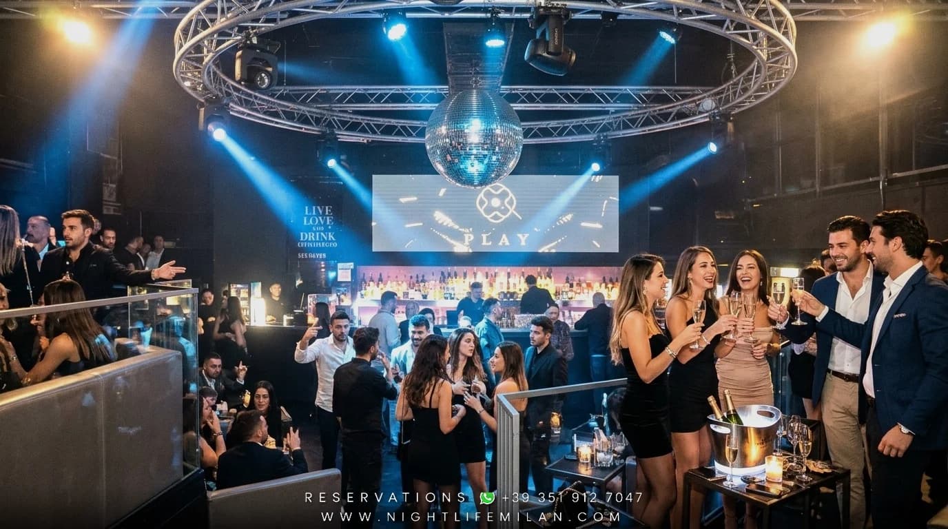Capodanno Play Club Milano 2027: Bottle Show & Party a Porta Nuova · Capodanno Play Club Milano 2027: Bottle Show & Party a Porta Nuova — Single, Gruppi di Amici & Tavoli Social (23–38 anni) | Glamour Streetwear, Abito Corto da Club & Camicia Nera Capodanno Play Club Milano 2027: Bottle Show & Party a Porta Nuova (Capodanno Play Club Milano 2027: Bottle Show & Party a Porta Nuova) — Play Club Milano: Single, Gruppi di Amici & Tavoli Social (23–38 anni), Glamour Streetwear, Abito Corto da Club & Camicia Nera (Sala Principale & Atmosfera Reale)