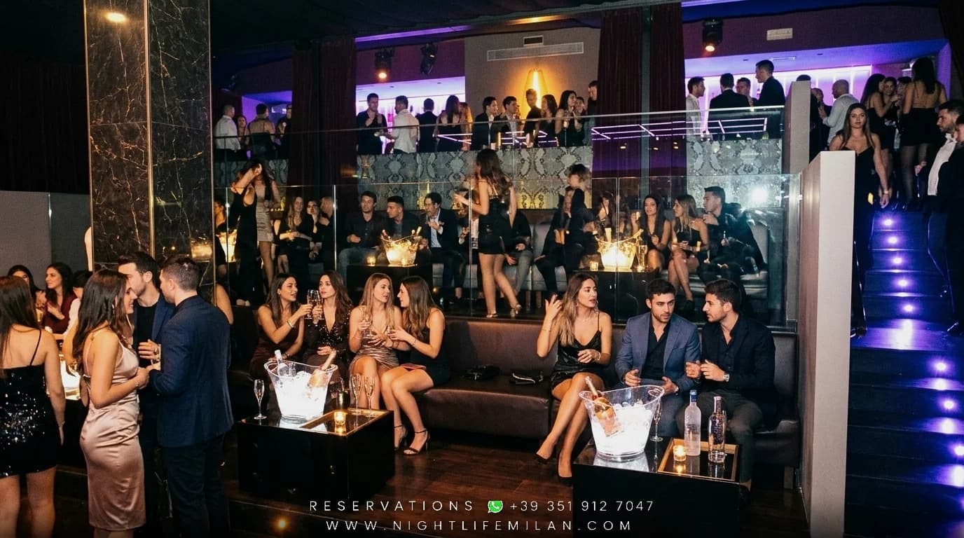 Tr3ndy Society - Thursday Night · Pineta Milano · Program och tider — Singles, Groups of Friends & Social Tables (Ages 23–38) | Sparkling Sequined Evening Dress, Velvet & Tailored Dark Suit Tr3ndy Society - Thursday Night · Pineta Milano (Program och tider) — Pineta Milano: Singles, Groups of Friends & Social Tables (Ages 23–38), Sparkling Sequined Evening Dress, Velvet & Tailored Dark Suit (Target Crowd on the Dancefloor & Event Outfit)