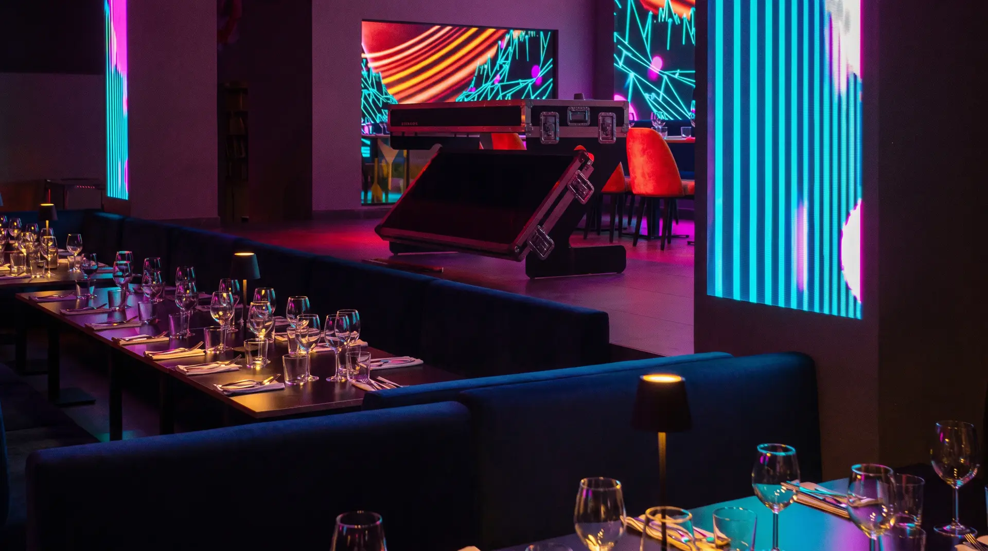 55 Milano Milan — main room interior during San Siro Post-Match XXL Apericena, Dinner Show & Club — 55 Milano 55 Milano Milan — main room interior during San Siro Post-Match XXL Apericena, Dinner Show & Club — 55 Milano