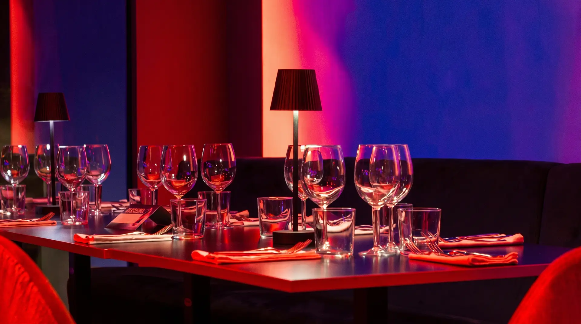 55 Milano Milan — private booth seating during San Siro Post-Match XXL Apericena, Dinner Show & Club — 55 Milano 55 Milano Milan — private booth seating during San Siro Post-Match XXL Apericena, Dinner Show & Club — 55 Milano