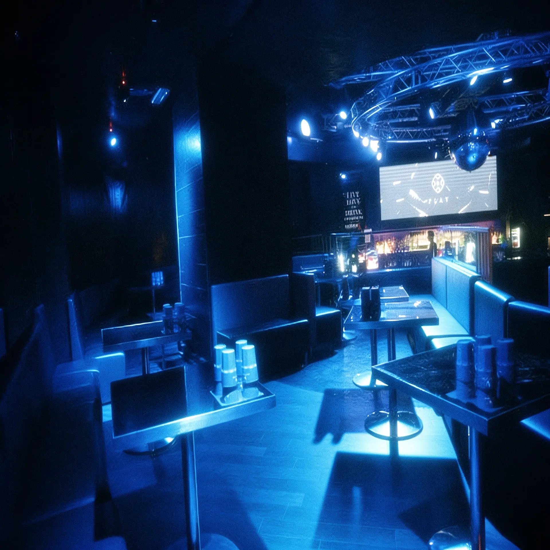 Play Club Milano — ingresso e atmosfera del pubblico durante ELITE Night — Sabato Play Club Milano — ingresso e atmosfera del pubblico durante ELITE Night — Sabato
