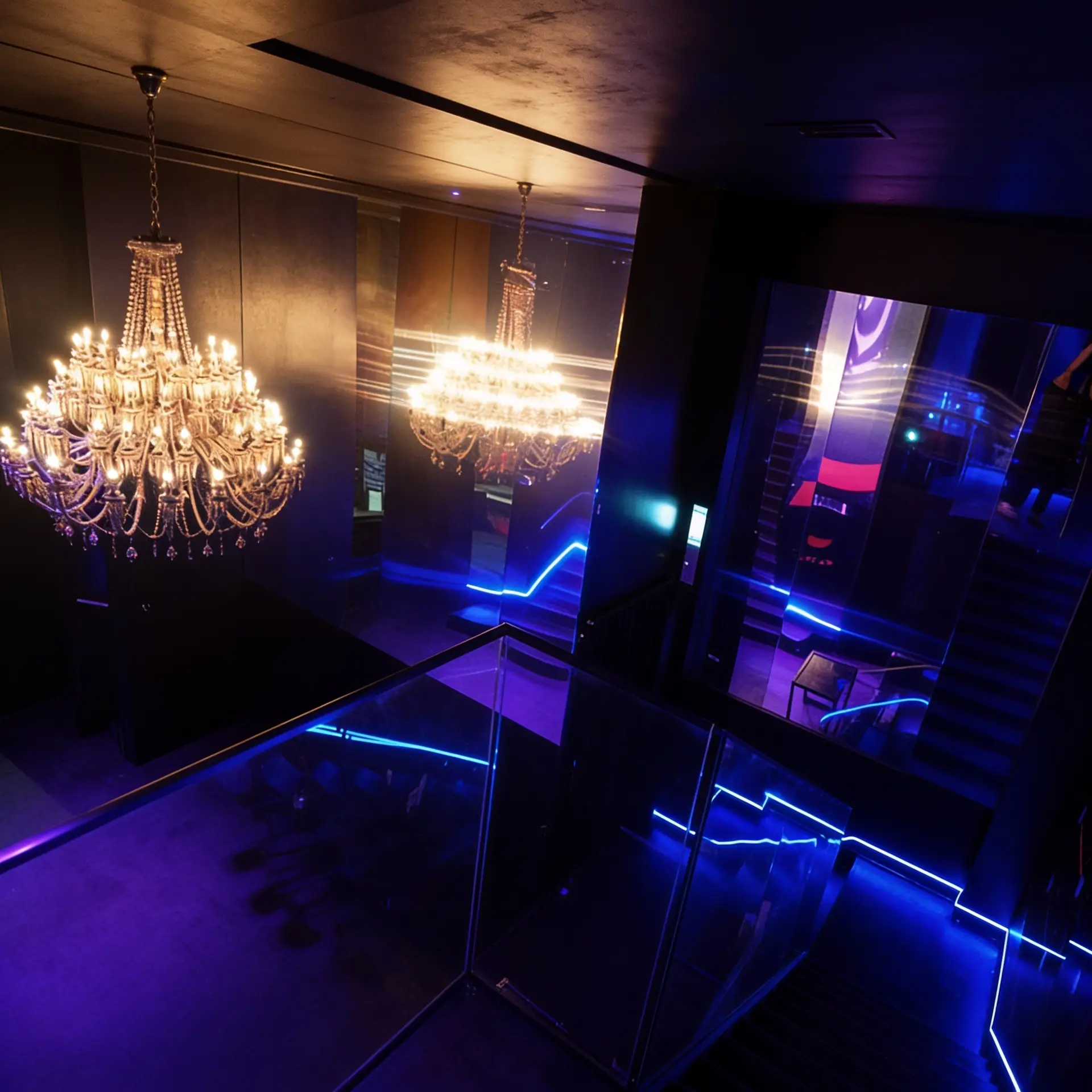 Play Club Milano — area privé con divani durante ELITE Night — Sabato Play Club Milano — area privé con divani durante ELITE Night — Sabato