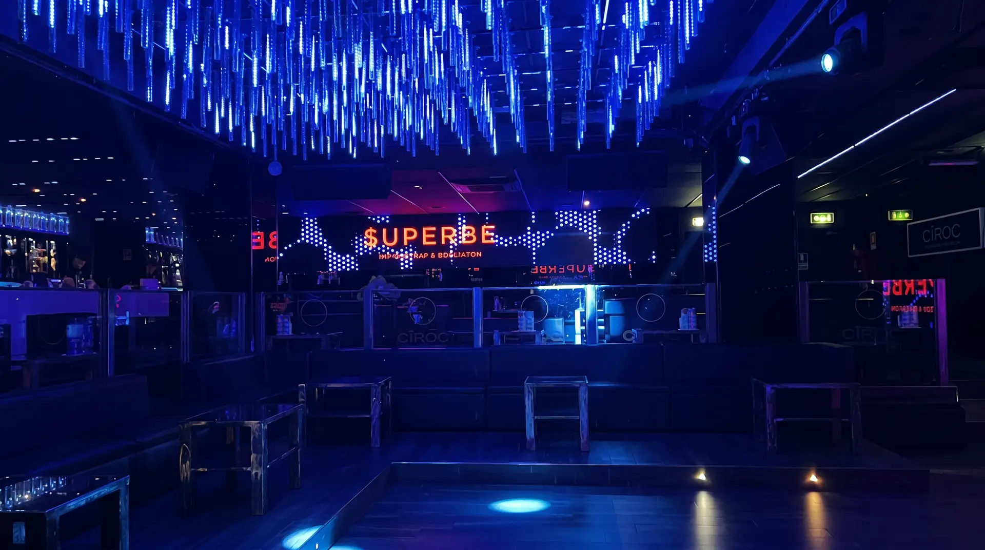 The Club Milan — private booth seating during SUPERBE — Dimanche au The Club The Club Milan — private booth seating during SUPERBE — Dimanche au The Club